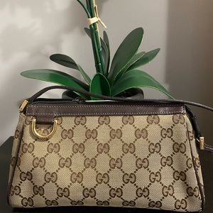 Authentic vintage Gucci abbey mini pochette